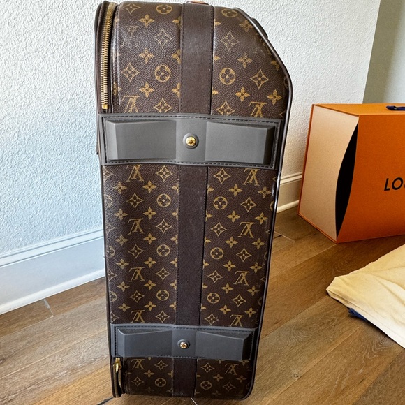 Louis Vuitton luggage - Picture 3 of 8